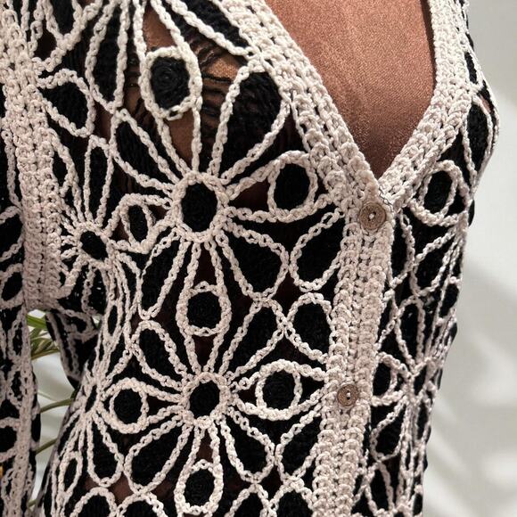Black and cream boho crochet sweater - Picture 4 of 6